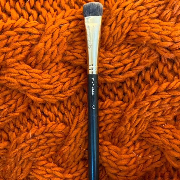 MAC Cosmetics Other - MAC 235 split fiber eye shadow brush DISCONTINUED RARE LIMITED EDITION